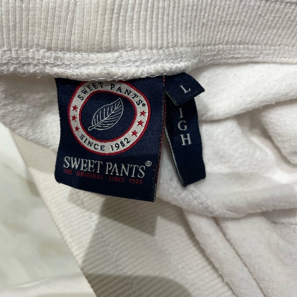 Sweet Pea pants. Slim fitting. Fits like xs not large as per the tag. - Picture 2 of 3